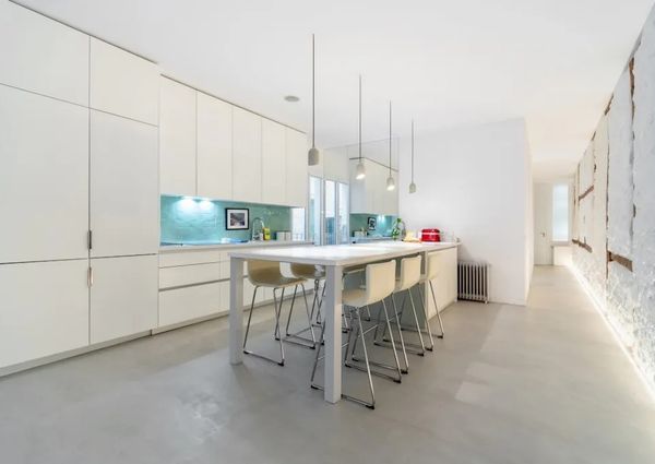Calle de Casto Plasencia, Madrid, Community of Madrid 28004