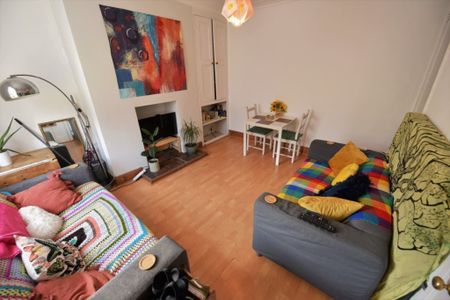 3 bedroom House in Beechwood Avenue, Leeds - Photo 2