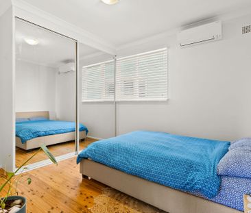 Gorgeous 3 Bedroom Cottage with Single Garage - Photo 2