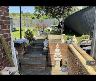 1 bedroom in a house share to rent - Photo 2