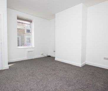 3 bedroom House To Let Total Size: 905 SQ FT - Photo 2