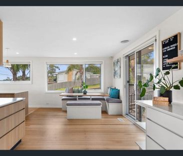 Great family home with superb coastal views! - Photo 2