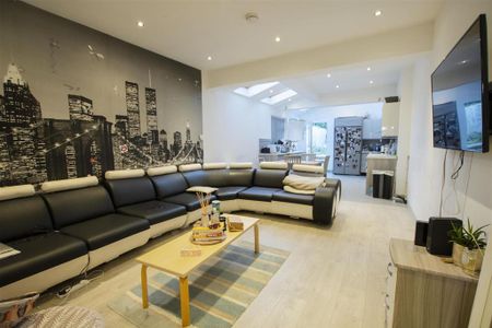 6 bedroom house to rent - Photo 2