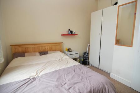 4 bedroom flat to rent - Photo 5