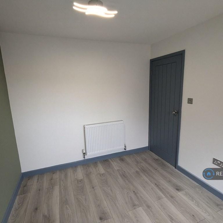 3 bedroom end of terrace house to rent - Photo 1