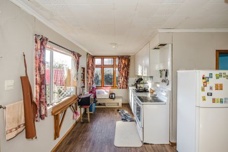 CHARACTER FAMILY HOME - Photo 3