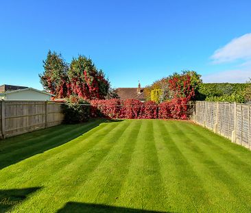 3 bed detached bungalow to rent in Normandy Lane, East Preston, BN16 - Photo 2