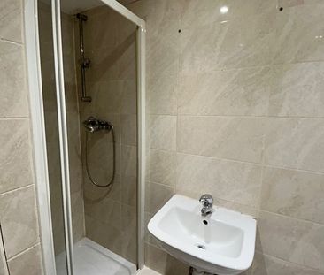 Studio Flat, Warren Road, E10 - Photo 5
