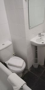 Flat 18B, Westmount, LS2 9NZ, Leeds - Photo 4