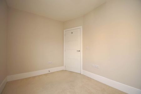 2 bed Apartment for rent - Photo 3