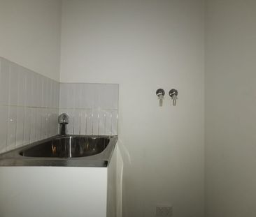 Stunning Apartment in the Heart of Box Hill! - Photo 4