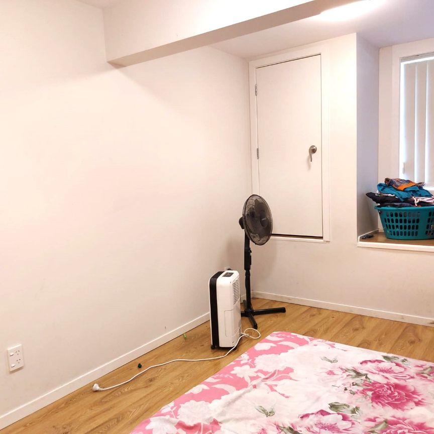 HILLSBOROUGH, 2 BEDROOMS - Photo 1