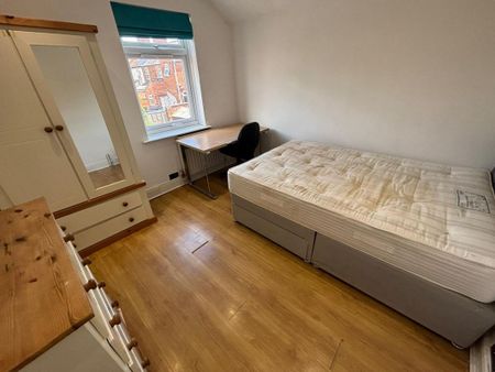85 Storer RoadLoughborough - Photo 2