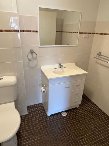 CONVENIENTLY LOCATED 1 BEDROOM APARTMENT - Photo 4