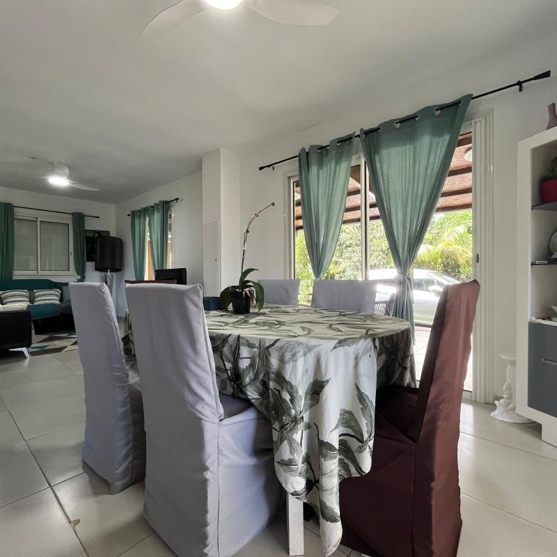 Location Appartement 4 pièces 79m² ST PIERRE 97410 - Photo 1