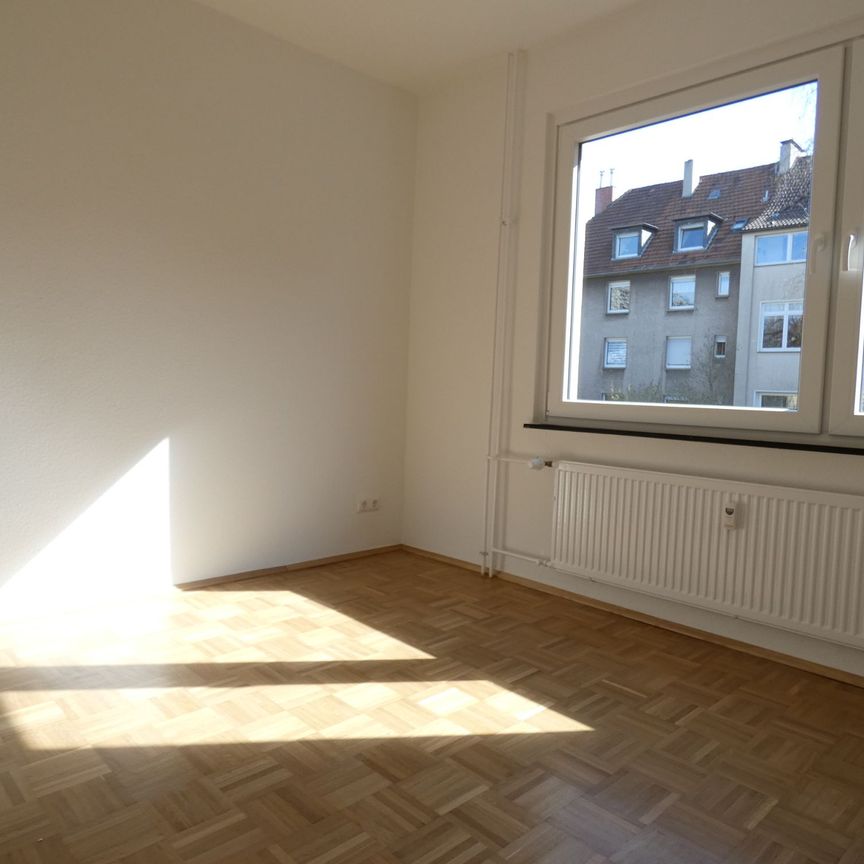** Stilvoll modernisierte 3-Zimmer-Wohnung mit Balkon in Essen-Holsterhausen ** - Photo 1