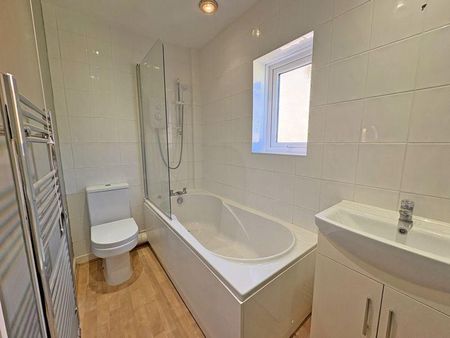 2 bedroom end of terrace house to rent - Photo 4