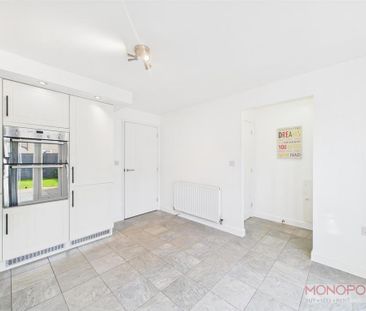 3 bedroom semi-detached house to rent - Photo 6