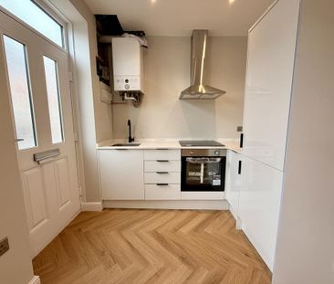 2 bedroom terraced house to rent - Photo 2