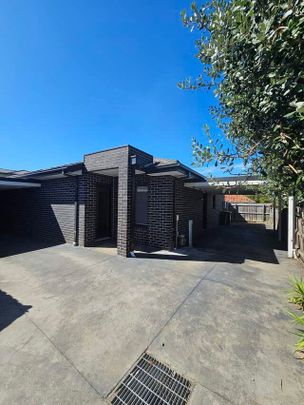 2/70 Orrong Avenue, Reservoir VIC 3073 - Photo 1