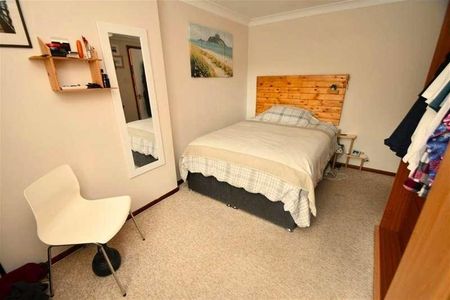 Bedroom Ground Floor Apartment In Godalming, GU7 - Photo 3