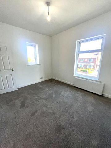 2 bedroom end of terrace house to rent - Photo 2