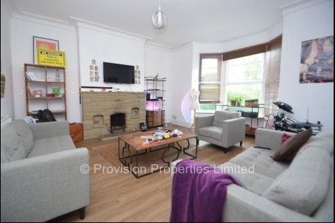 6 Bedroom House 3 Bath near Uni - Photo 1