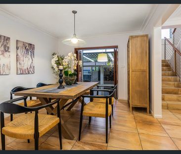 Stunning Family Home in Sought-After Carindale With Solar, Pool, and Modern Comforts! - Photo 3