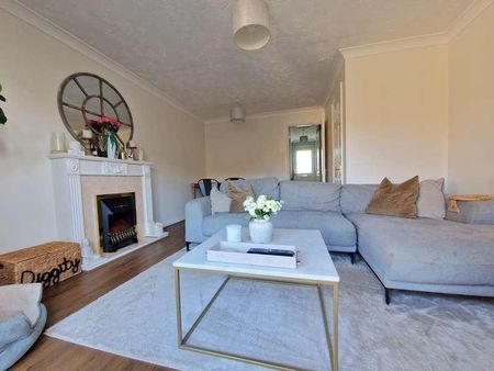 Spitfire Way, Hamble, Southampton, Hampshire, SO31 - Photo 3