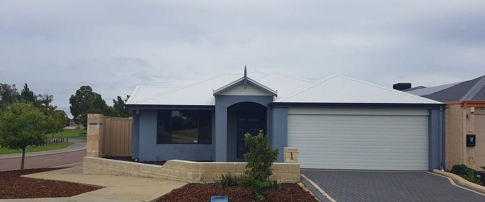 4x2x2 FAMILY HOME IN GREAT LOCATION! - Photo 1