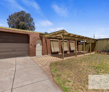 Updated 4 Bedroom Family Home - Photo 3