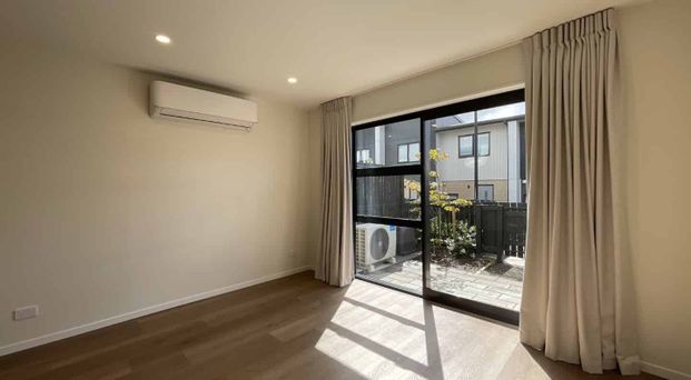 Modern 2 Bedrooms Low Maintenance - Photo 1