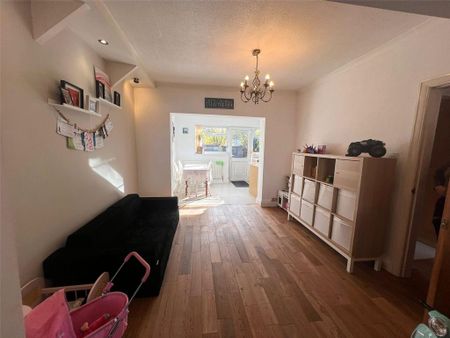 3 bedroom semi-detached house to rent - Photo 3