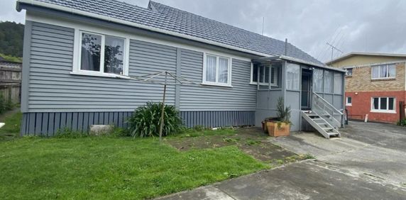 Close to town - Photo 2
