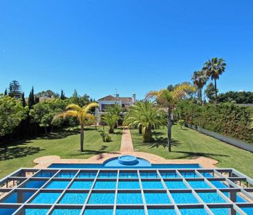 6 bedroom luxury Villa for rent in San Pedro de Alcántara, Spain - Photo 2