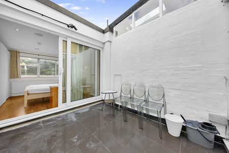 The Colonnades, Bayswater - Photo 2
