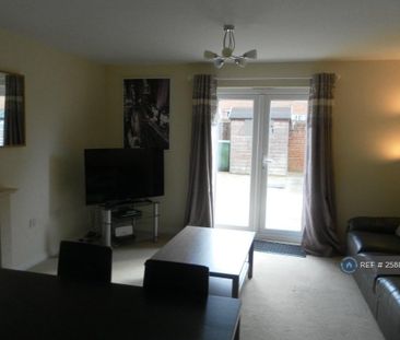 4 bedroom end of terrace house to rent - Photo 1