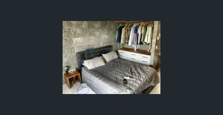 Renovated studio with views over lake and Bond Uni. sound proofed unit - Photo 5