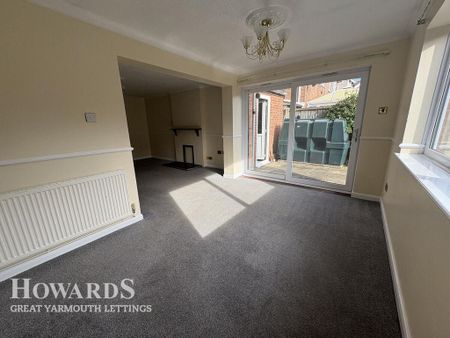 3 bedroom semi-detached house to rent - Photo 2