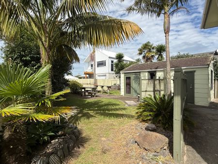 Versatile Dual-Living Home - Ideal for Large Families or Shared Living - Photo 2