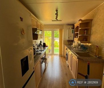 1 bedroom in a house share to rent - Photo 2