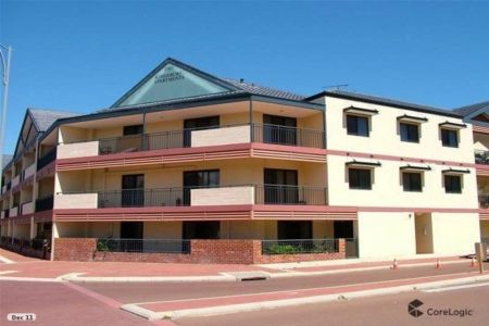 Modern 3-Bed Apartment in Prime Location! - Photo 3