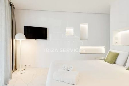 2041 Two-Bedroom Apartment Available in Las Boas, Ibiza for rent - Photo 4