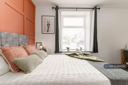 1 bedroom in a house share to rent - Photo 3