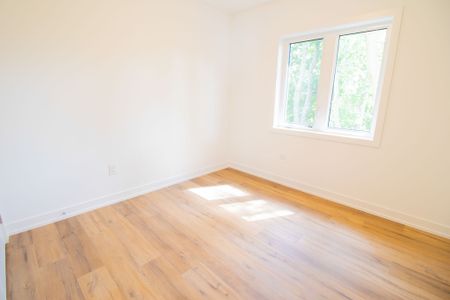 COZY 2 BEDROOM CONDO IN NIAGARA FALLS!! - Photo 4