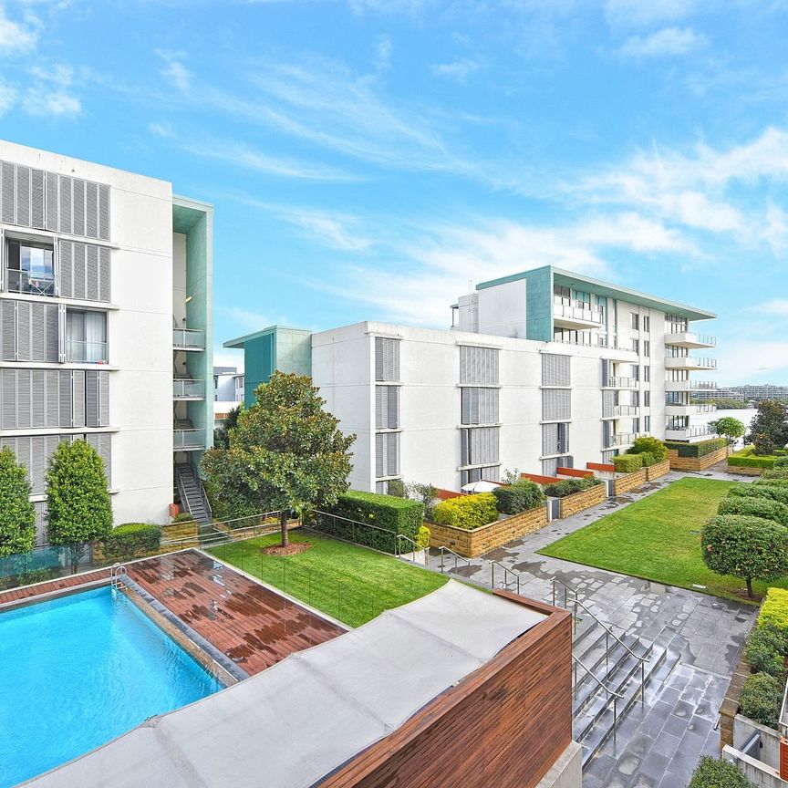 Sundrenched north facing apartment, versatile floor plan - Photo 2