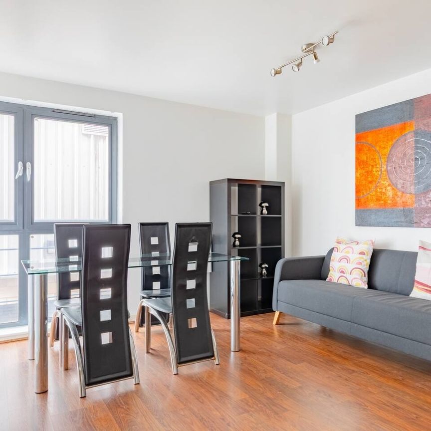 3 Bed Flat, Johnston Court, E10 - Photo 1