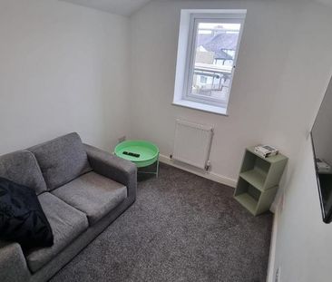 3 bedroom private hall to rent - Photo 2