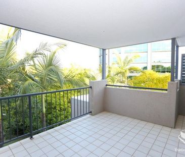 Two bedroom apartment in the heart of Toowong - Photo 4