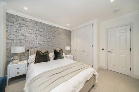 3 bedroom flat to rent - Photo 4